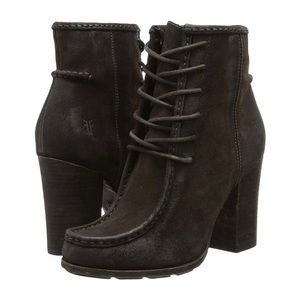 Blake Lively’s Frye Parker bootie